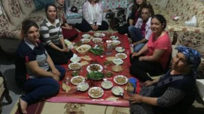 Ak Parti Kadın Kolları G&uuml;nde İftar Programlar D&uuml;zenleniyor