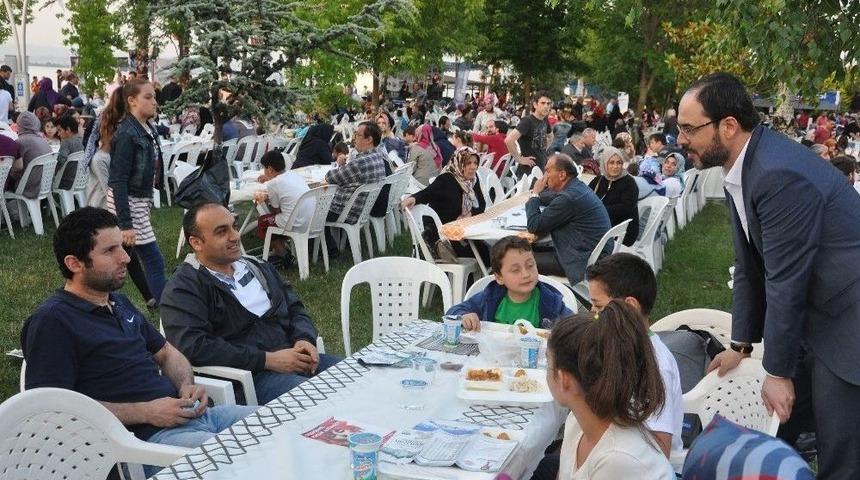Başiskele&rsquo;de Binlerce Kişi G&ouml;n&uuml;l Sofralarında Buluşuyor