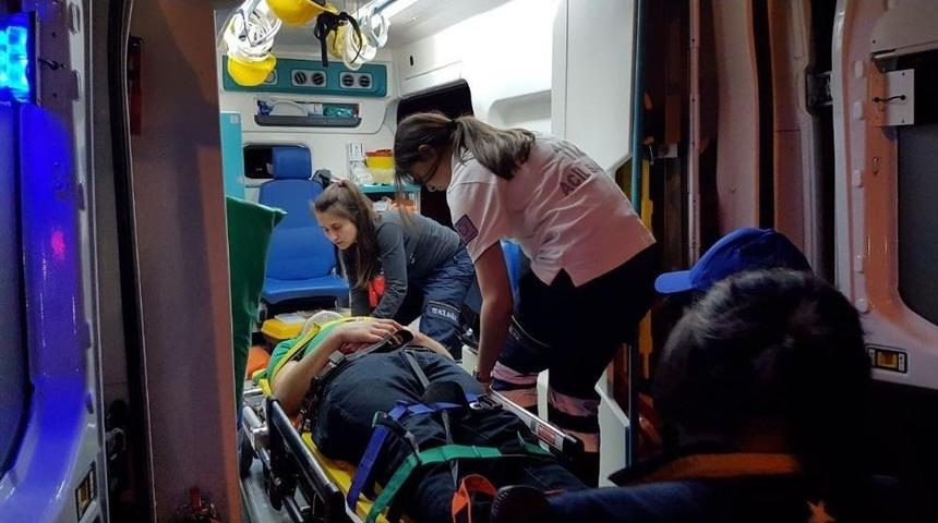 Motosiklet K&ouml;peğe &Ccedil;arptı, S&uuml;r&uuml;c&uuml;s&uuml; Yaralandı