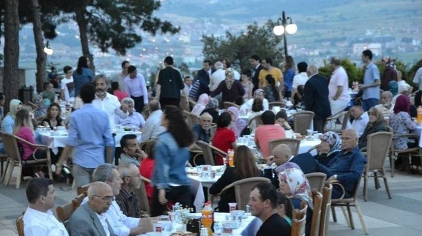 Şehit Ve Gazi Yakınlarına İftar