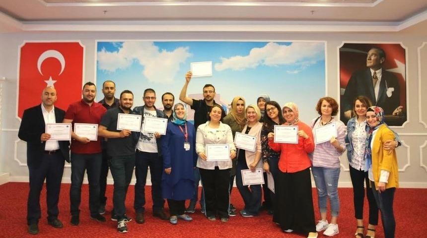 Acil Bakım Hemşireleri Sertifikalarını Aldı