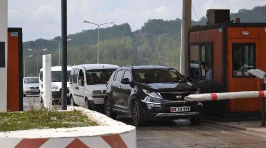 Şirket T&uuml;nelden &Uuml;cretsiz Ge&ccedil;irmedi Ambulans Dağ Yolundan Gitti