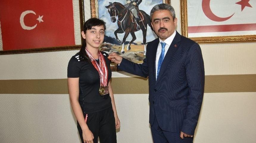 T&uuml;rkiye 1.&rsquo;si Ceren Ayrancı Başkan Haluk Alıcık&rsquo;ı Ziyaret Etti