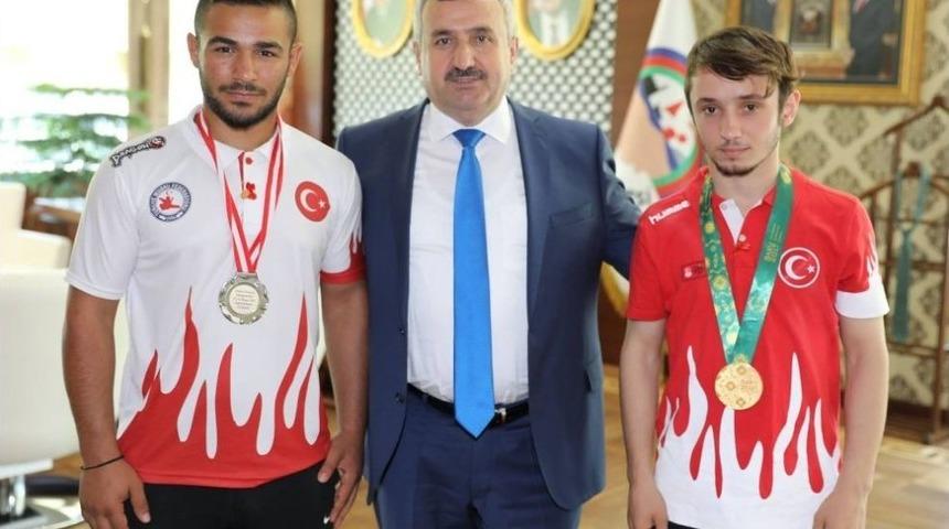 Başkan Baran, Şampiyonları &Ouml;d&uuml;llendirdi