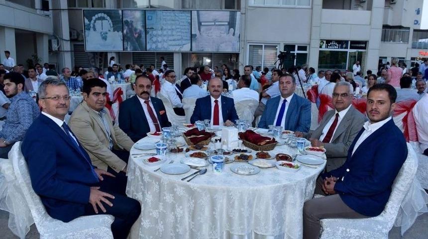 Vali &Ccedil;akacak, İftarda Okul Hamileri İle Bir Araya Geldi