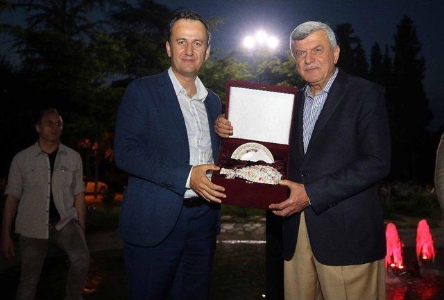 Başkan Karaosmanoğlu, Geleceğin Dahileriyle İftar Yaptı