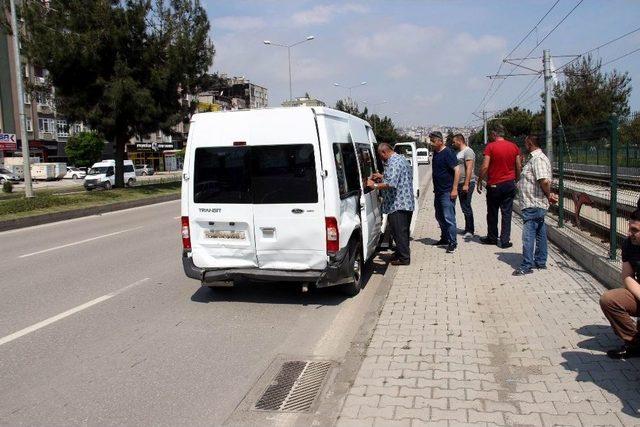 Samsun’da Otomobil Dolmuşa Çarptı: 7 Yaralı