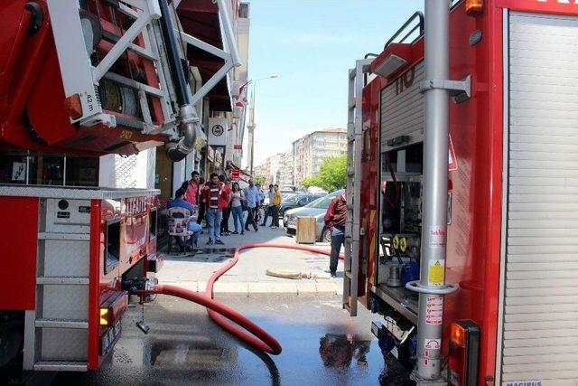 9 Katlı Binada Çıkan Yangın Korkuttu