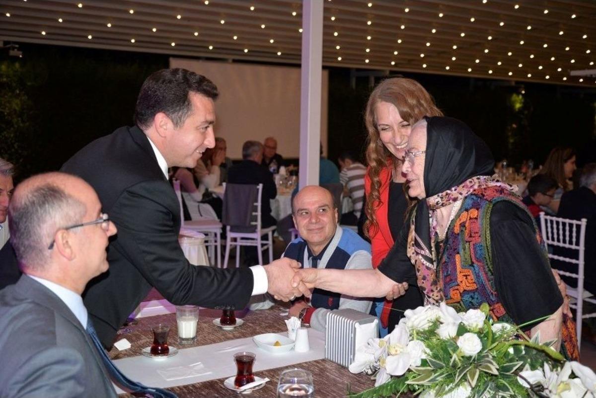 Boz&uuml;y&uuml;kl&uuml; Yardım Sevenler İftar Yemeğinde Bir Araya Geldi