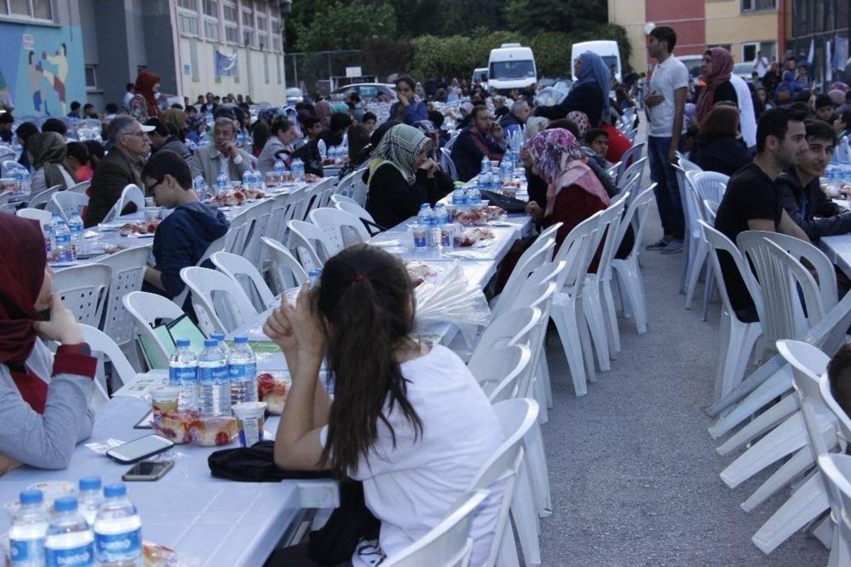 Eskişehir İhh&rsquo;dan 2 Bin 500 Kişilik Dev İftar