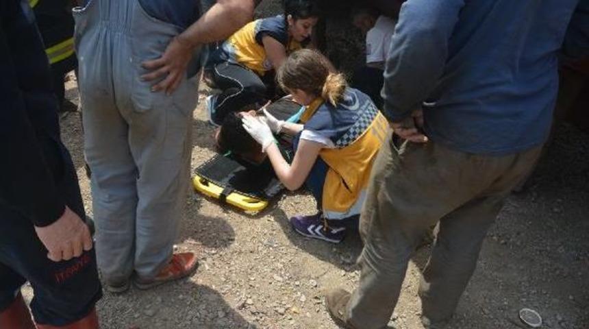 Sinop'ta Tamir Ettiği Teknenin Altında Kaldı