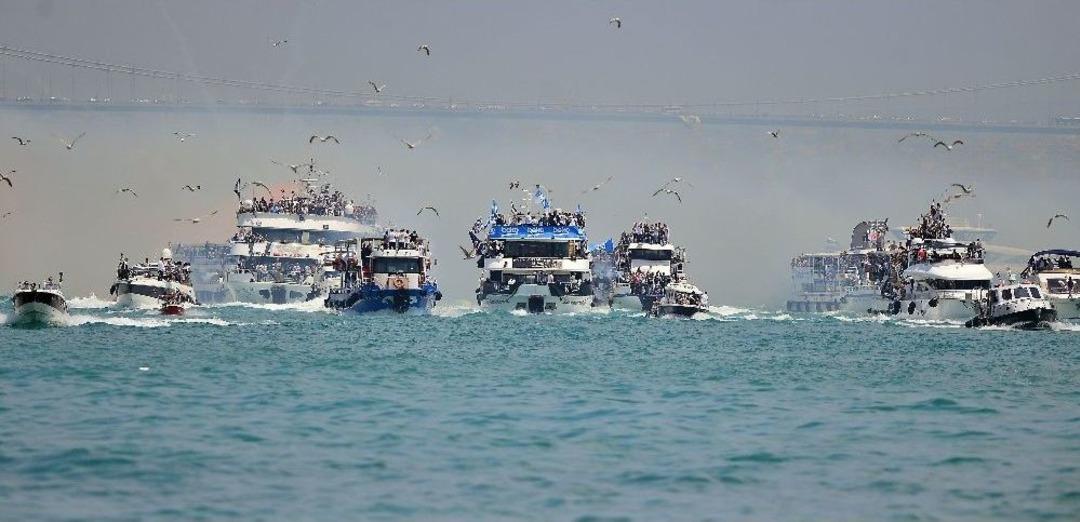 İstanbul Boğazı Siyah-beyaza B&uuml;r&uuml;nd&uuml;