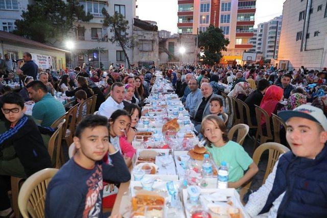 2 Bin 500 Kişi Aynı Sofrada Buluştu