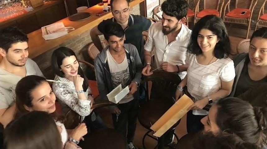 Gen&ccedil;lik Merkezlerinden Gen&ccedil;lere Destek