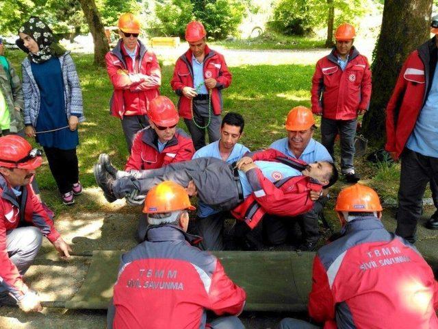 Afad’tan, Tbmm Sivil Savunma Ekibine ‘doğal Afetlerde Arama Kurtarma’ Eğitim