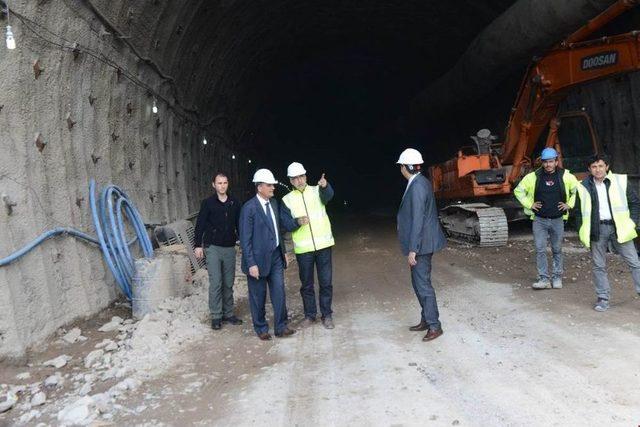 Vali Özefe, Tünel İnşaatında İncelemelerde Bulundu