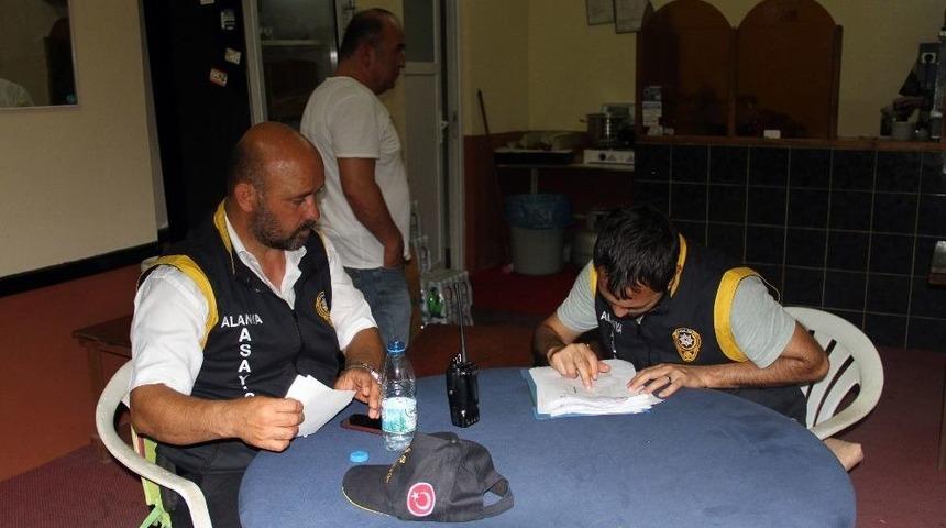 Alanya&rsquo;da Dernek Ve Kahvehanelere Kumar Baskını