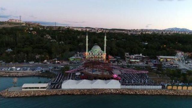 Van Gölü Sahilinde 4 Bin 500 Kişi Iftar Açtı