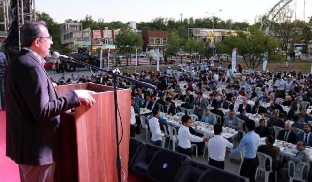 Van Gölü Sahilinde 4 Bin 500 Kişi Iftar Açtı