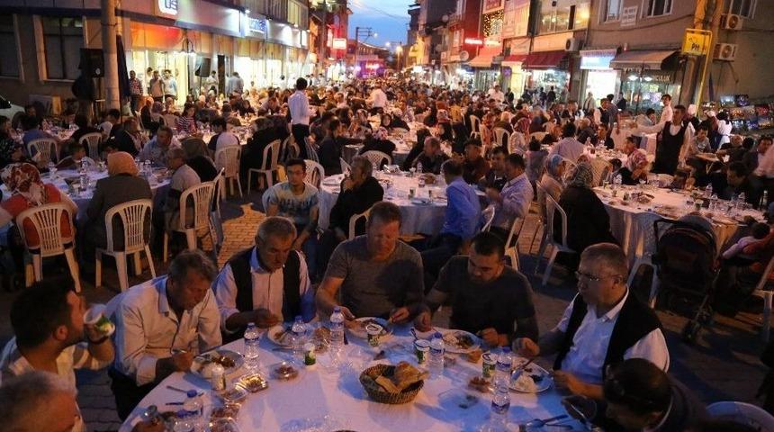 İftar Sofrası Orhaneli&rsquo;de Kuruldu