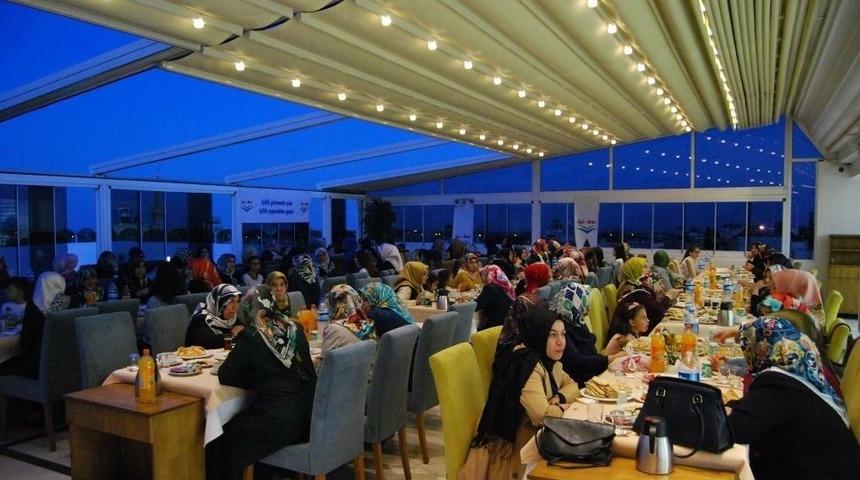 İyider Gönüllüleri İftarda Bir Araya Geldi