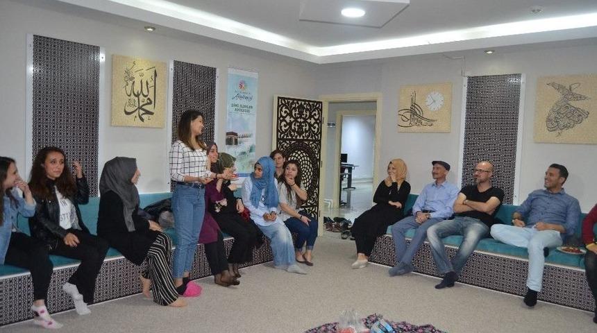 Gen&ccedil;ler Sahurda Bir Araya Geldi