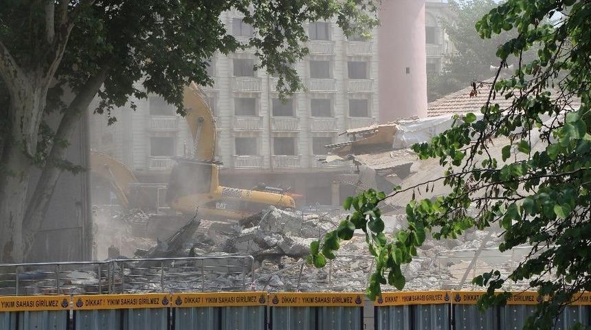 Yeşil&ccedil;am&rsquo;ın Mutlu Yuvalarının Kurulduğu Mekan Yıkıldı