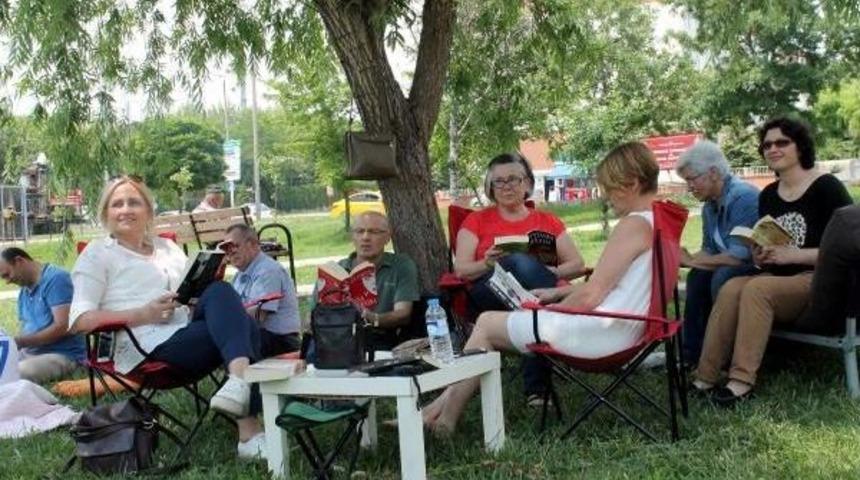 Edirneli Kitapseverlerden Okuma Ve Kitap Takas Etkinliği