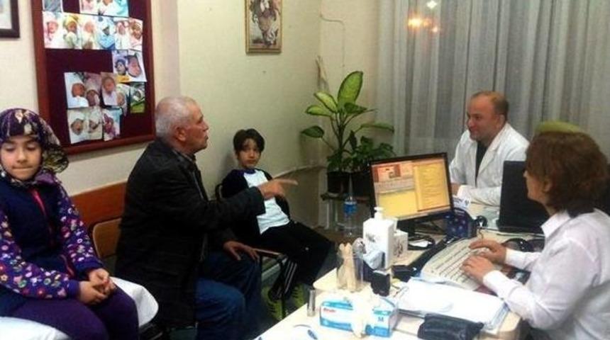 Başhekim, İftar Sonrası G&ouml;n&uuml;ll&uuml; Poliklinik Hizmeti Veriyor