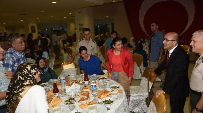 6. Mekanize Piyade T&uuml;men Ve Garnizon Komutanlığı&rsquo;ndan Şehit Ailesi Ve Gazilere İftar