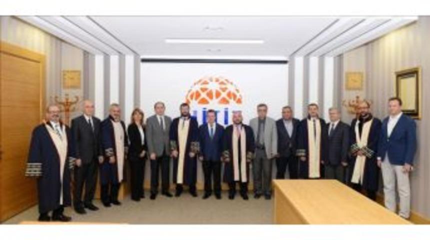 Rekt&ouml;r Alkan Unvanı Y&uuml;kselen Akademik Personele C&uuml;bbe Giydirildi