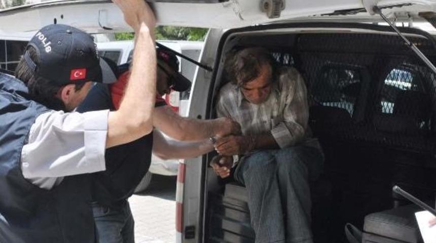 Adliye &Ouml;n&uuml;nde 3 Kişiyi &Ouml;ld&uuml;ren Kemal Sezgince Tutuklandı