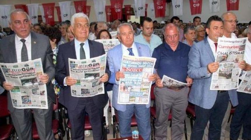 Ohal'i Gazete Okuyarak Protesto Ettiler