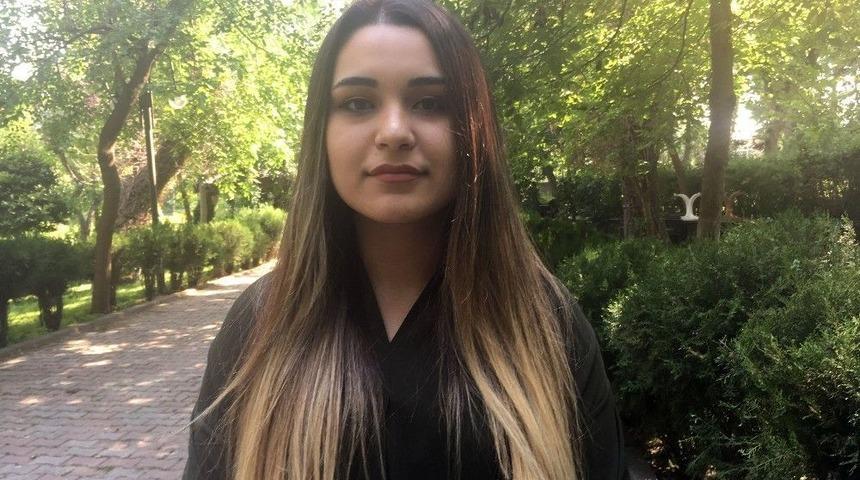 Haluk Levent Takip&ccedil;isinin İsteğini Kırmadı, Kavalye Oldu