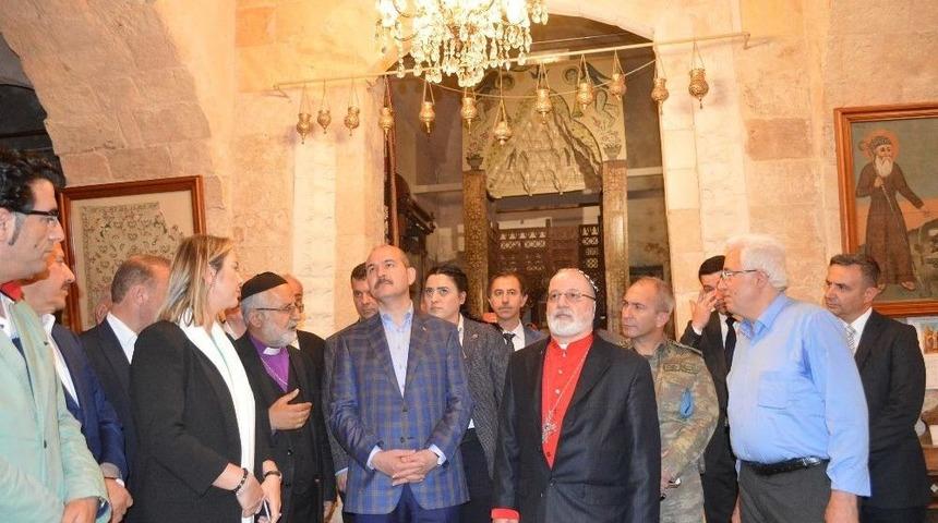 İ&ccedil;işleri Bakanı Soylu Kırklar Kilisesi&rsquo;ni Ziyaret Etti