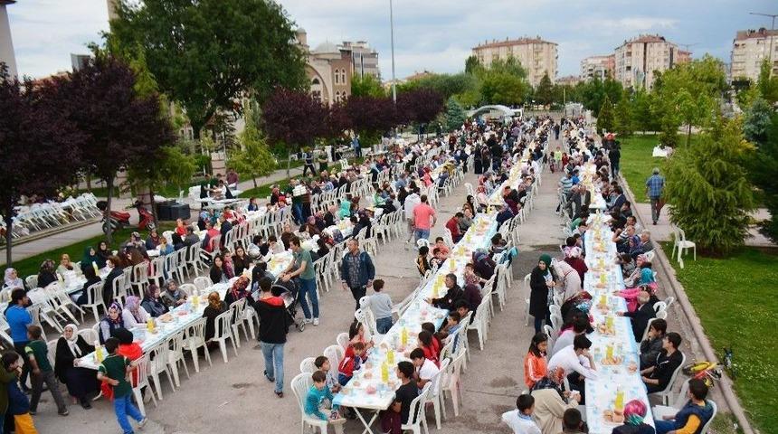 Aksaray&rsquo;da 2 Bin 500 Kişi İftar Sofrasında Buluştu