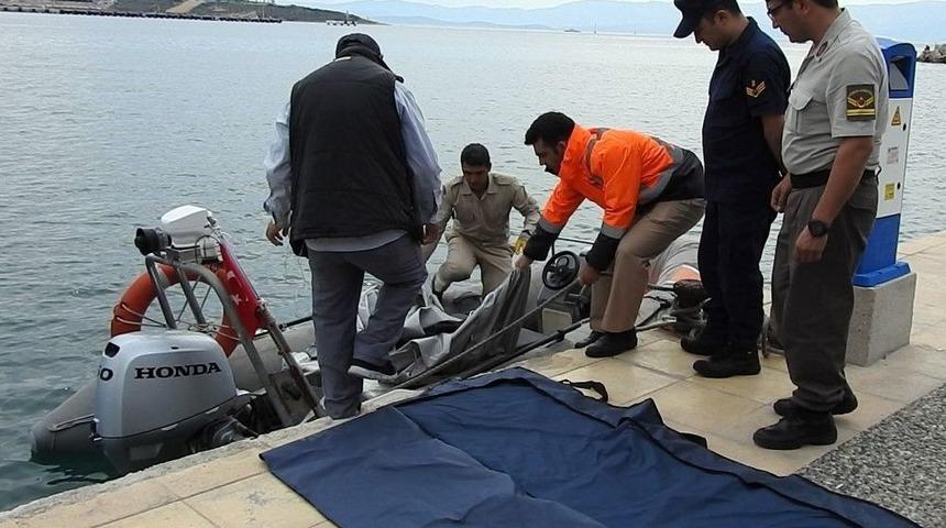 &Ccedil;eşme&rsquo;de Denizde Ceset Bulundu