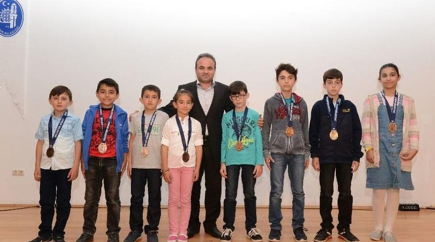 Akıl Oyunlarında &Ouml;d&uuml;ller Sahiplerini Buldu