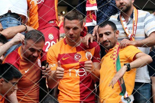 Podolski Ve Bruma Trib&uuml;ne Girdi 2