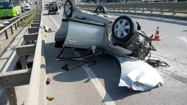 Freni Kilitlenen Kamyona Otomobil Çarptı: 1 Ölü, 3 Yaralı