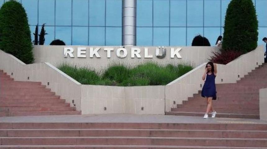 Rekt&ouml;r&uuml;n Eş Atamasına Tepki