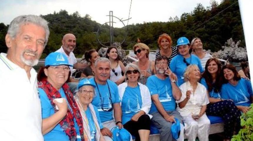 &Uuml;nl&uuml; T&uuml;rk Denizci Boro Anısına Yapılan Heykel T&ouml;renle A&ccedil;ıldı