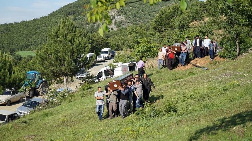 Silahlı Saldırıda &Ouml;len Baba İle Oğlu, Yan Yana Toprağa Verildi