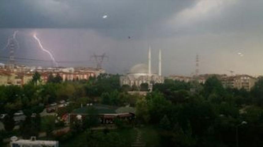 Bursa&rsquo;yı Sel Ve Fırtına Vurdu