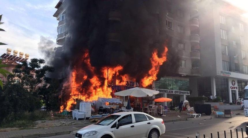 Alanya&rsquo;da 5 Katlı Bina Alevlere Teslim Oldu