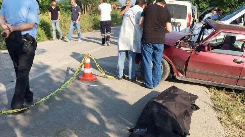 Otomobille &Ccedil;arpışıp Dereye U&ccedil;an Ara&ccedil;taki Hemşire &Ouml;ld&uuml;, Eşi Yaralandı