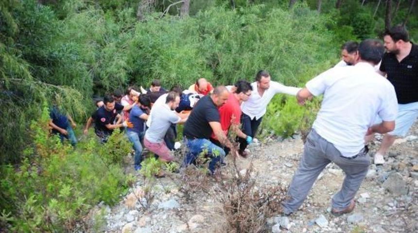 Otomobil Şarampole U&ccedil;tu: 7 Yaralı