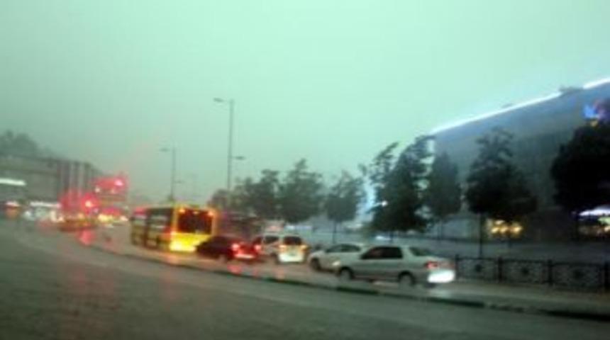 Bursa'da Yağmur Ve Dolu Hayatı Olumsuz Etkiledi