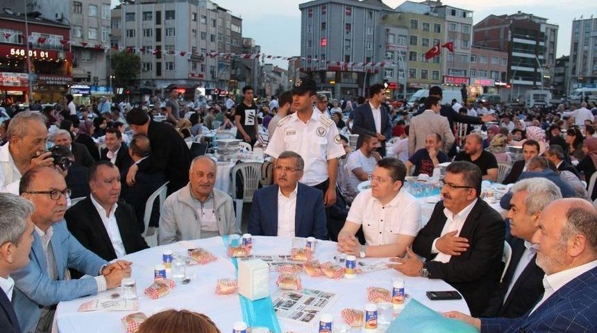 Zeytinburnu&rsquo;nda 5 Bin Vatandaş İftar Sofrasında Buluştu