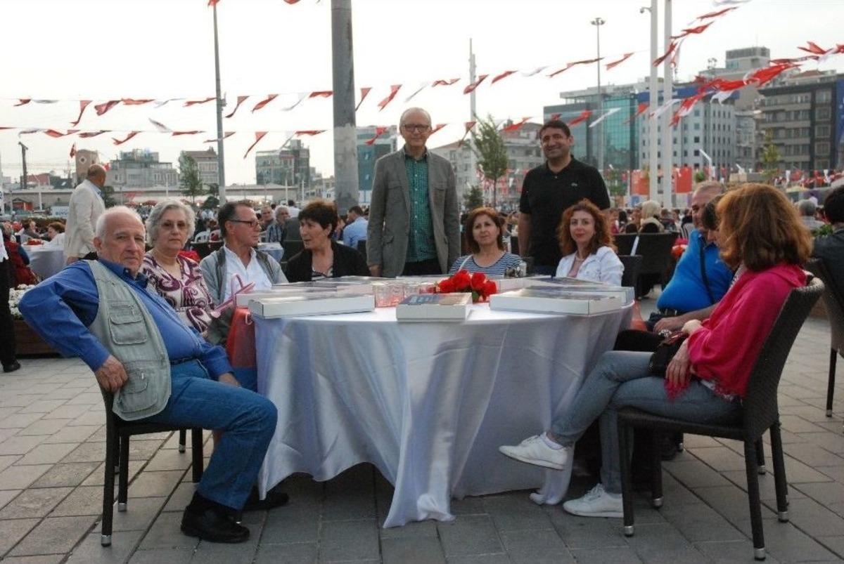 Yunan Turizmciler Beyoğlu&rsquo;nda Ramazan Atmosferini Yaşadı